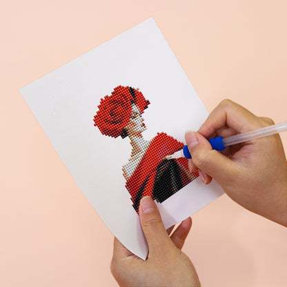 Mini-Scarlet Bob Chic