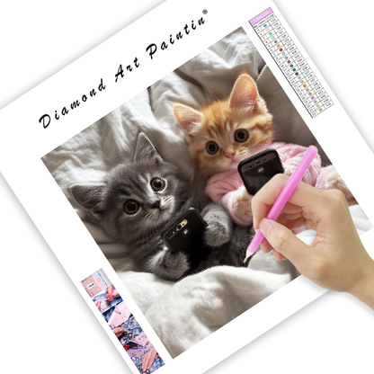 Kitten playing with mobile phone - Diamond Painting